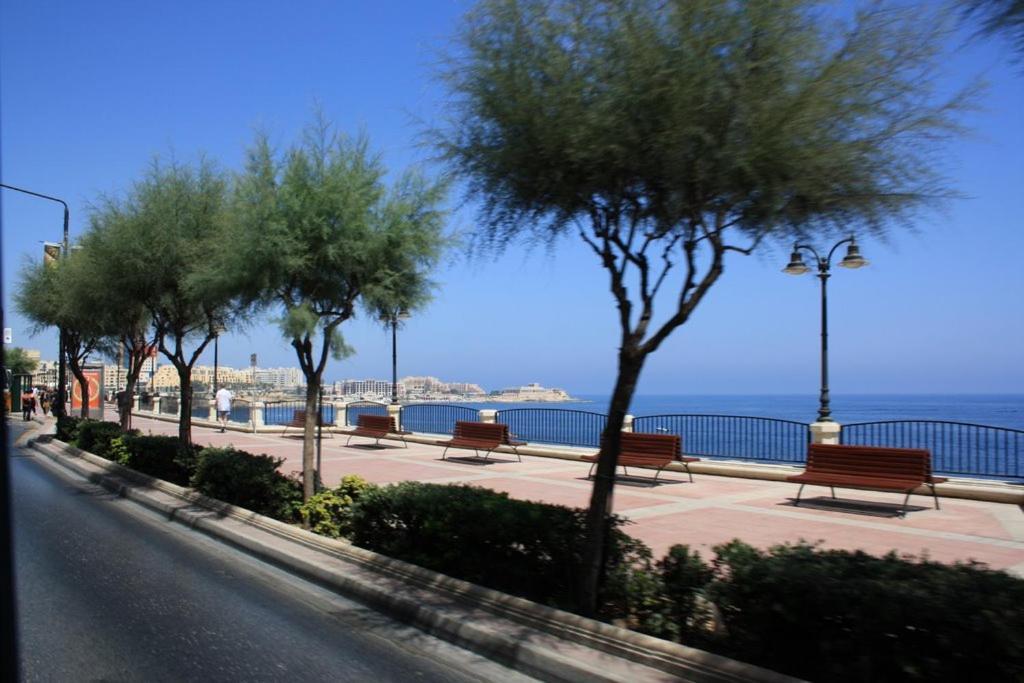 Seaview Apartment In Fort Cambridge, Sliema Ngoại thất bức ảnh