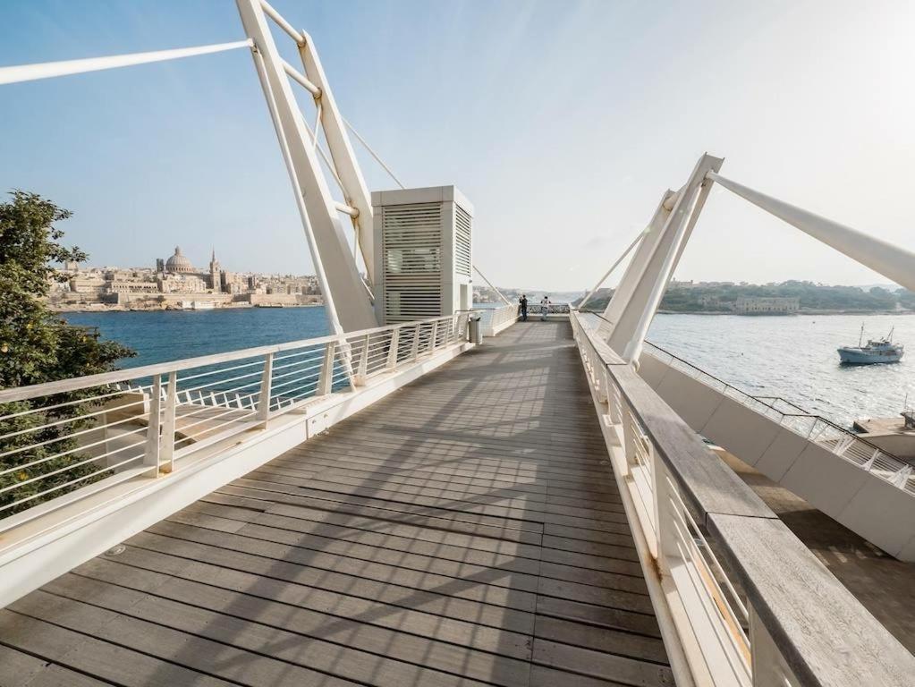 Seaview Apartment In Fort Cambridge, Sliema Ngoại thất bức ảnh